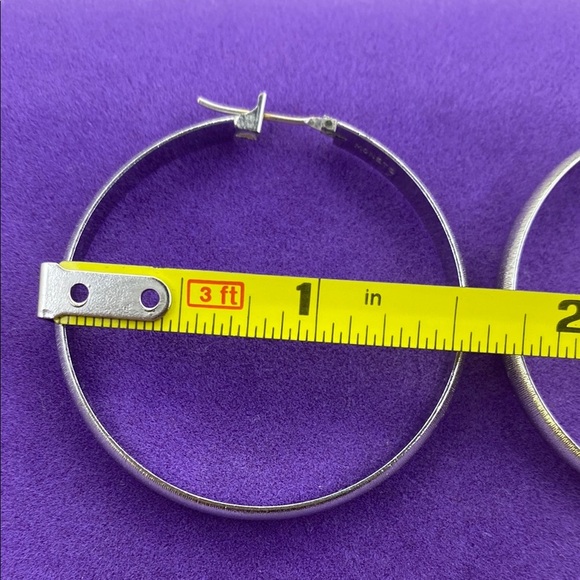 💛 Vintage Monet Silver Hoop Earrings - Picture 5 of 6